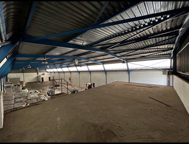 800M² WAREHOUSE TO LET IN PAROW INDUSTRIAL